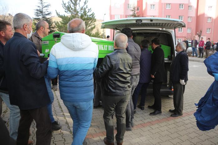 Cam silerken 10ncu kattan düşen kadın, öldü