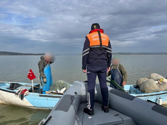 Uluabat Gölünde kaçak avlanan 30 kişiye 427 bin TL ceza
