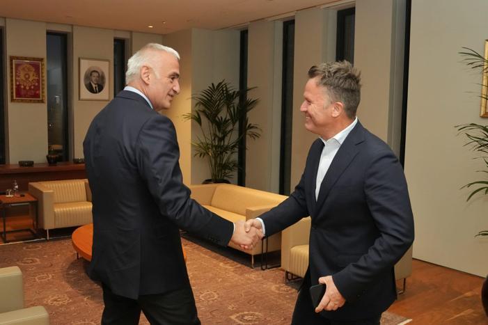 Bakan Ersoy, tur operatörleri ile görüştü