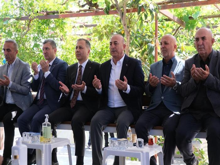 Bakan Yerlikaya ile KKTC Başbakanı Üstelden Çavuşoğluna taziye ziyareti