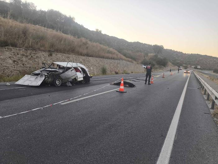 Otomobil, istinat duvarı ile başka araca çarptı; 1 ölü 1 yaralı
