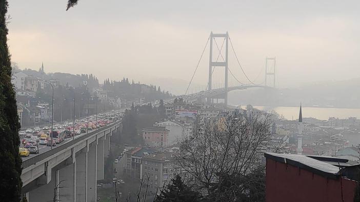 İstanbul Boğazında sis etkili oluyor