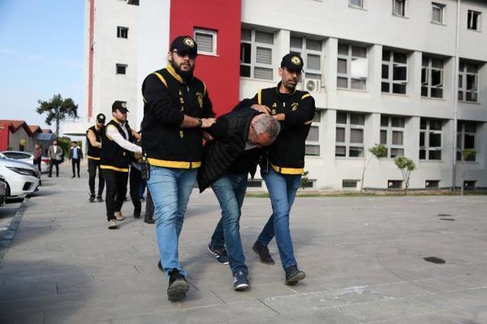 Başkandan 18 bin lira alacağı olduğunu iddia edip, parti binasını kundakladılar