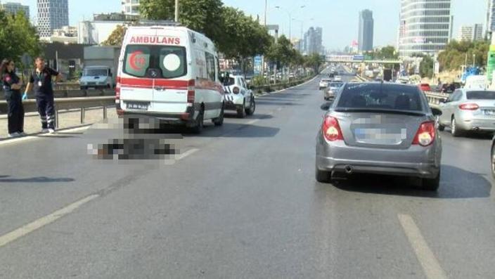 Kartalda yolun karşısına geçmek isterken otomobilin çarptığı yaya hayatını kaybetti