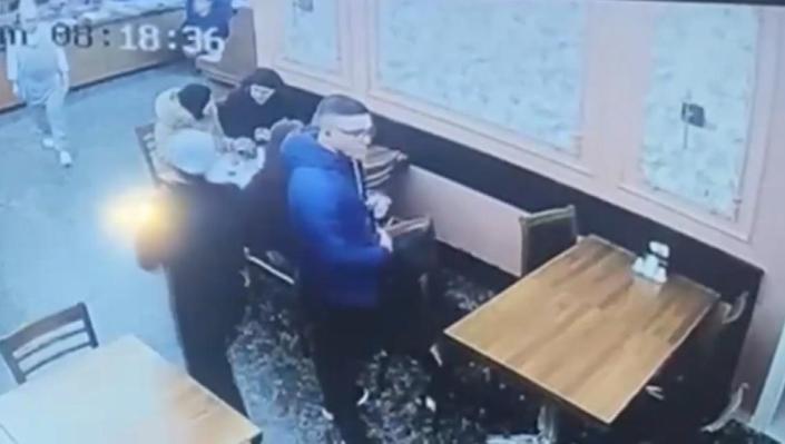 Fatihte 3 kişinin çantasını çaldığı belirlenen Şilili şüpheli yakalandı