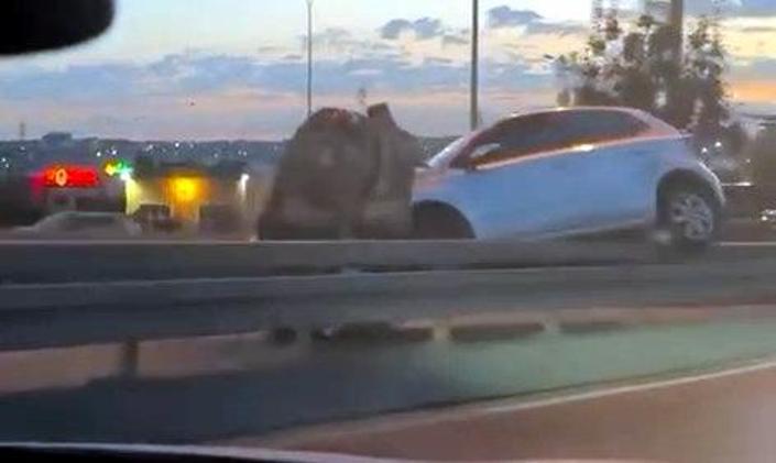 Avcılar D-100 yan yolda kaza kamerada