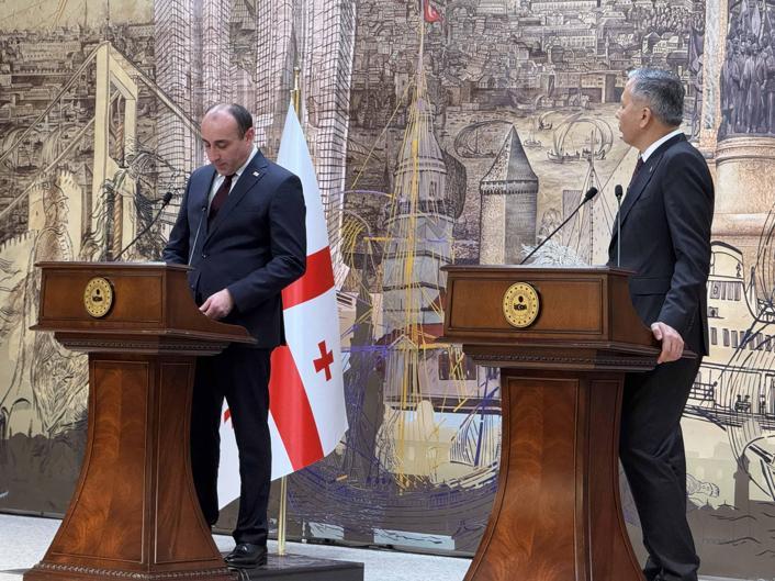 Bakan Yerlikaya: Sınırlarımız içinde olduğu gibi sınırı aşan suçlulara da asla nefes aldırmayacağız