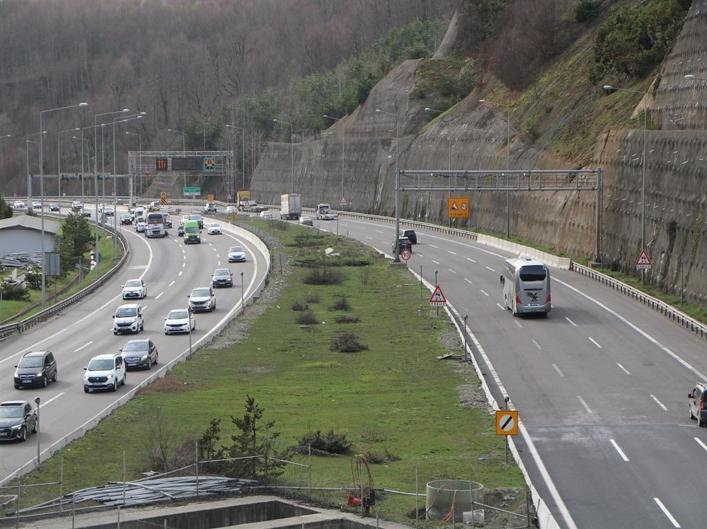 Bayram tatillinde Bolu Dağı Tünelinden 331 bin 321 araç geçti
