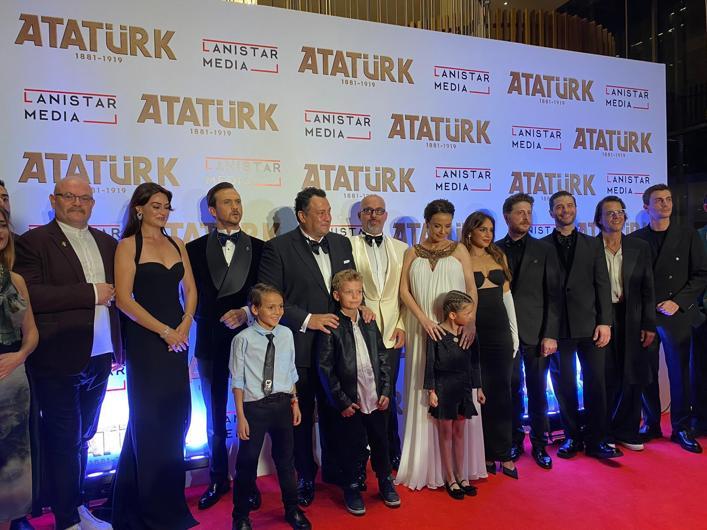 Atatürkü canlandıran Aras Bulut İynemli: O sahnede 15 dakika kendime gelemedim