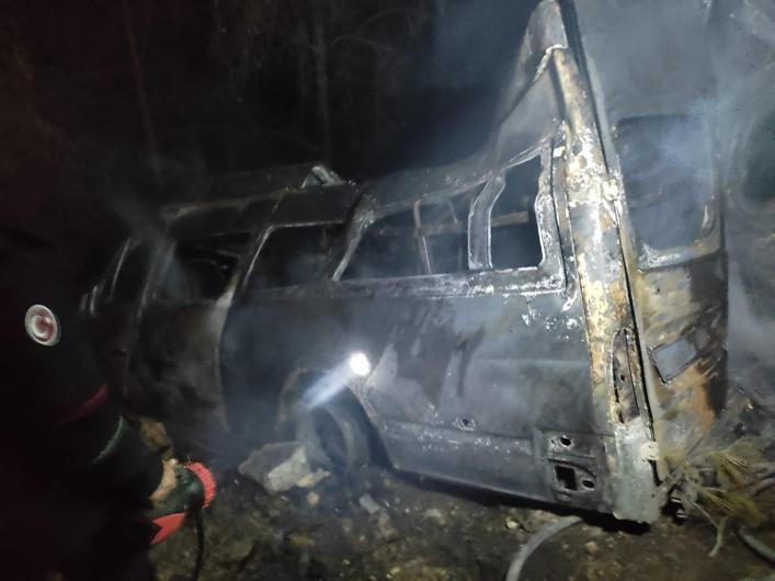 Uçuruma düşen tarım işçisi taşıyan minibüs yandı: 4 ölü, 17 yaralı
