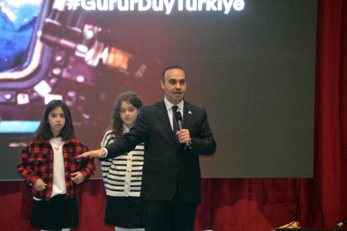 Bakan Kacır: Bu ülkenin evlatlarının geliştirdiği roket teknolojisiyle Türkiye aya da inecek