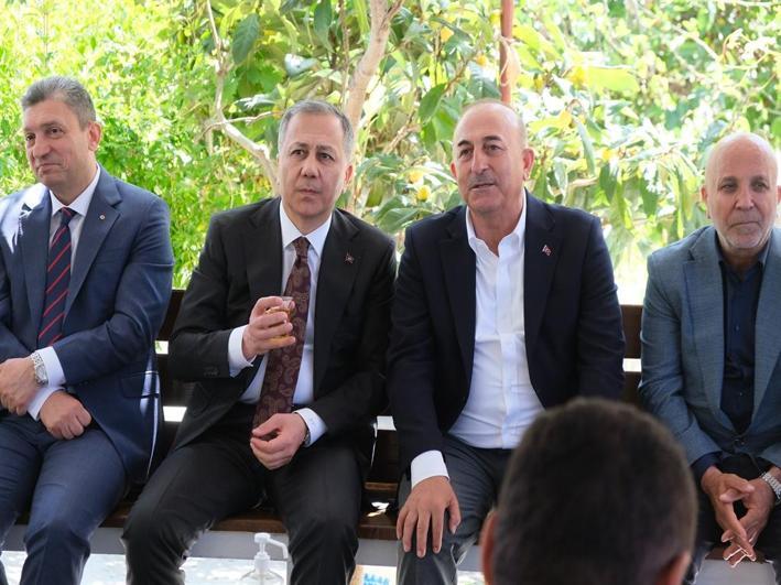 Bakan Yerlikaya ile KKTC Başbakanı Üstelden Çavuşoğluna taziye ziyareti