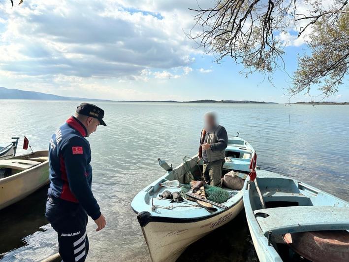Uluabat Gölünde kaçak avlanan 30 kişiye 427 bin TL ceza