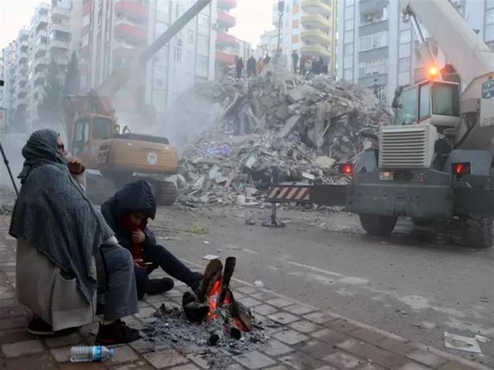 96 kişiye mezar olan apartmanın müteahhidi mahkeme heyetine küfretti