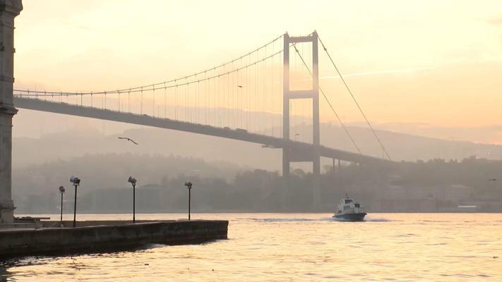 İstanbul Boğazı sis nedeniyle gemi trafiğine kapatıldı