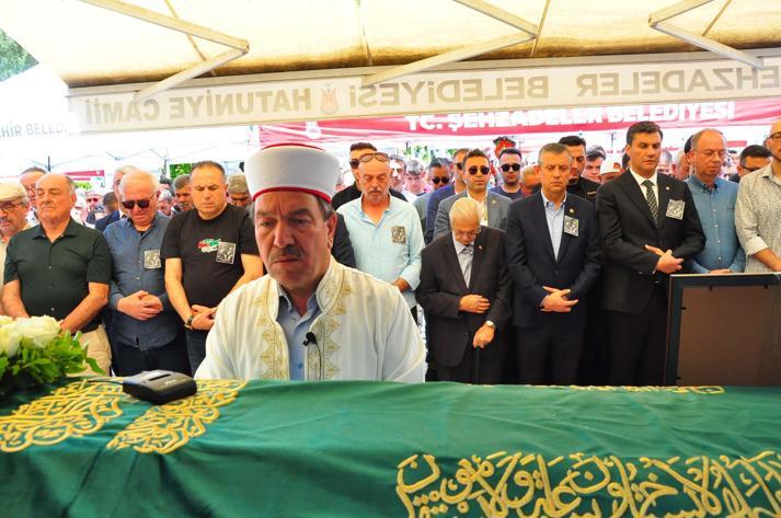 CHP lideri Özgür Özel, cenazeye katıldı