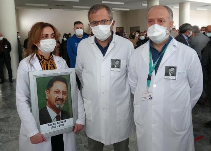 Görev yaptığı hastanede koronavirüs tedavisi gören profesör yaşamını yitirdi