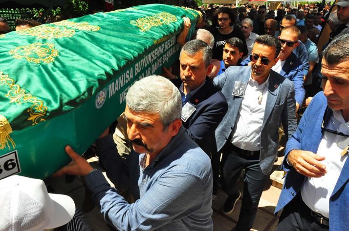 CHP lideri Özgür Özel, cenazeye katıldı