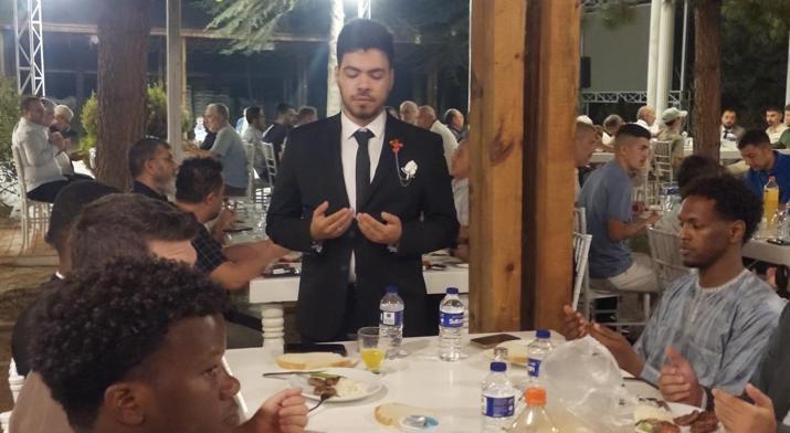 İnegöllü Beyza, dil kursunda tanıştığı Kolombiyalı Camilo ile evlendi