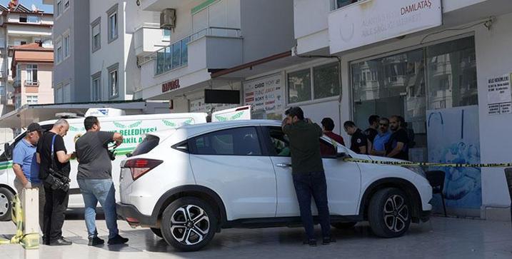 Boşanma aşamasındaki doktor eşini öldürüp intihar etti