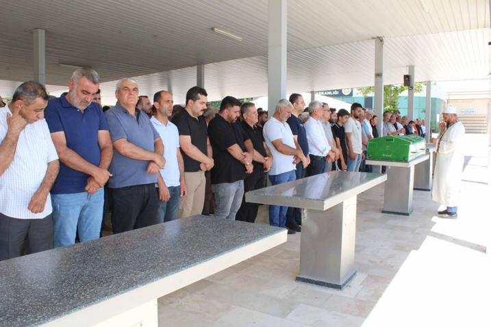 Denizde boğulan baba ile oğlu bir gün arayla toprağa verildi