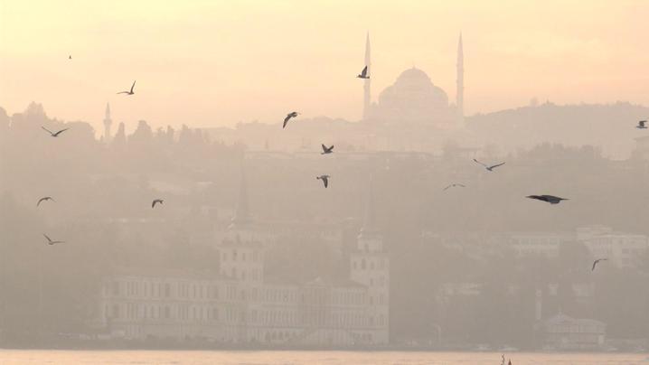 İstanbul Boğazı sis nedeniyle gemi trafiğine kapatıldı