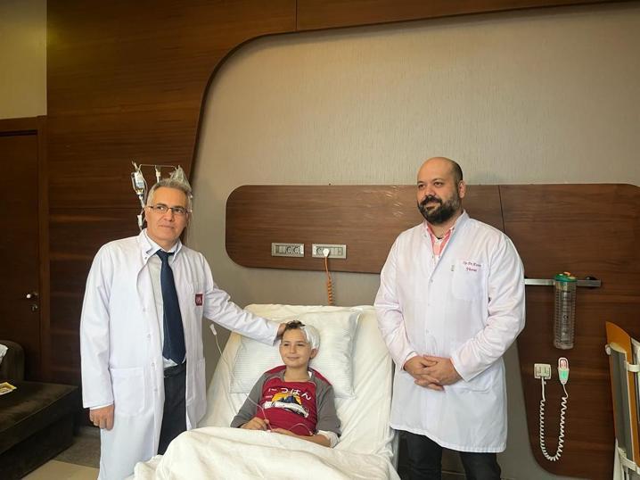 Romanya’da doktorlar cesaret edemedi: Minik Mateo beynindeki tümörden Türkiye’de kurtuldu