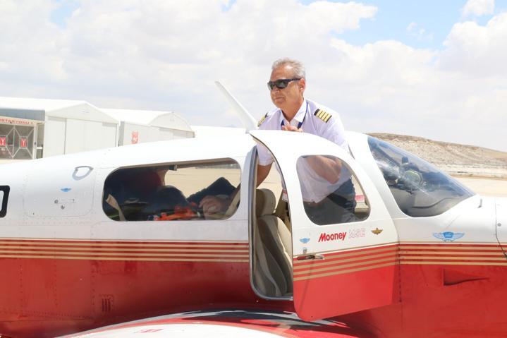 Dünya turuna çıkan pilotun tek motorlu uçağı düştü; pilot öldü, kadın yolcuya sağ ulaşıldı