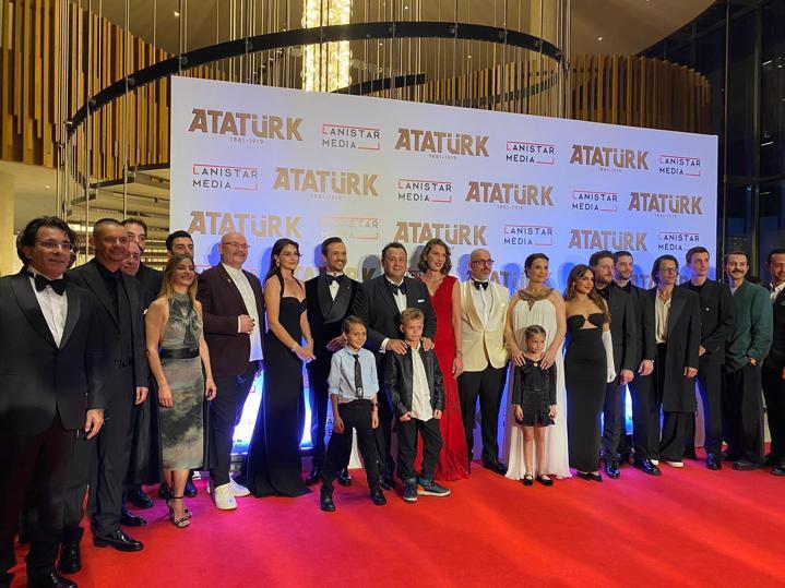 Atatürkü canlandıran Aras Bulut İynemli: O sahnede 15 dakika kendime gelemedim