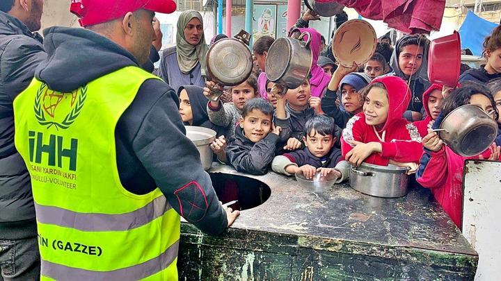 İHH, Gazzede en çok yemek faaliyeti yapan kuruluşlar arasında yer aldı