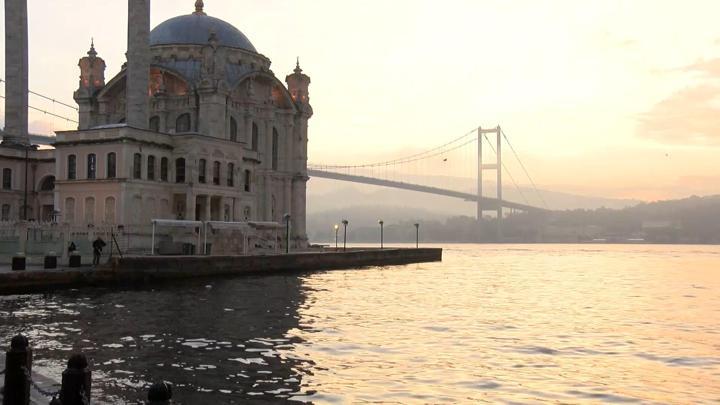 İstanbul Boğazı sis nedeniyle gemi trafiğine kapatıldı