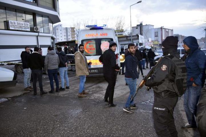 Husumetli aileler arasında silahlı kavga: 2 ölü, 1 yaralı