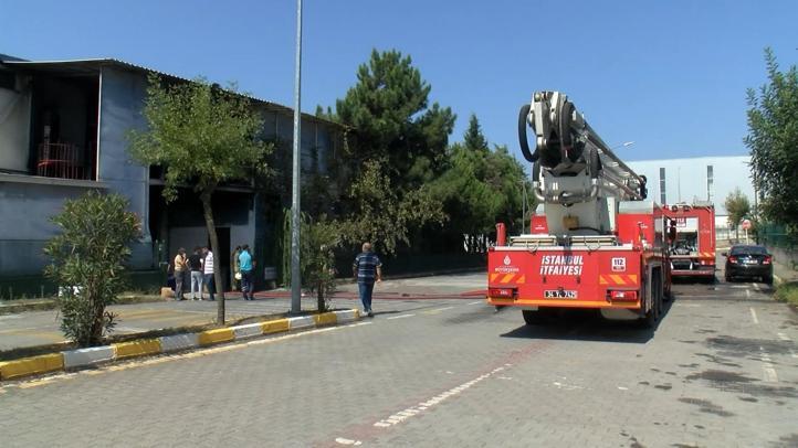 Tuzlada boya fabrikasında yangın