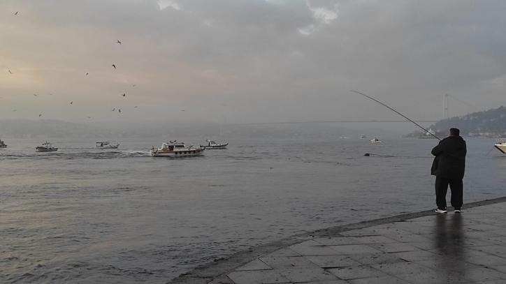 İstanbul Boğazı sis nedeniyle gemi trafiğine kapatıldı