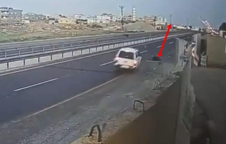 Yola kapan atan polise otomobiliyle çarpan kaçakçılık şüphelisi ile 2 iş birlikçisi tutuklandı