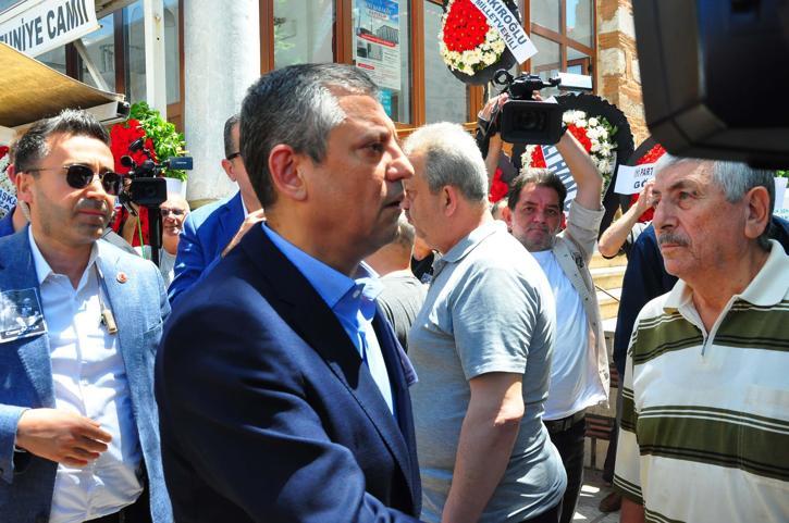 CHP lideri Özgür Özel, cenazeye katıldı