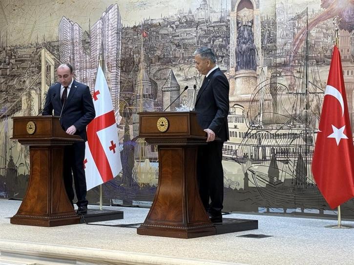 Bakan Yerlikaya: Sınırlarımız içinde olduğu gibi sınırı aşan suçlulara da asla nefes aldırmayacağız