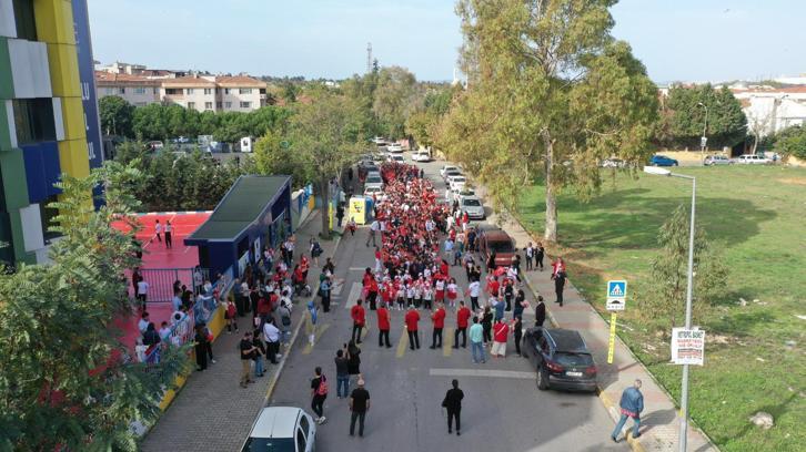 Tuzlada 350 metrelik Türk bayrağı ile Cumhuriyet Bayramı kutlaması