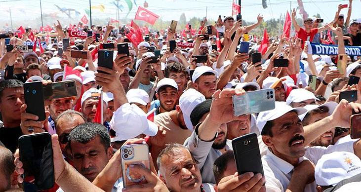 Erdoğan: Biz Türkiye Yüzyılını inşa ederken, onların tek yapacağı zafer anıtını seyretmek olacak