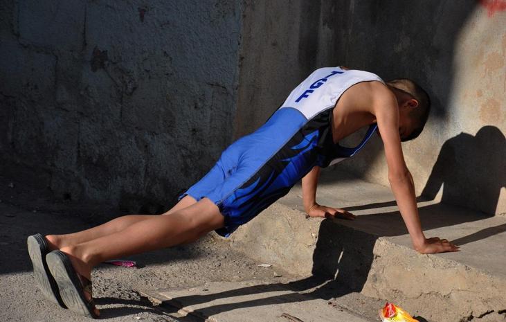 Otomobil lastiği ile antrenman yapan Mustafa, güreşte Türkiye üçüncüsü oldu