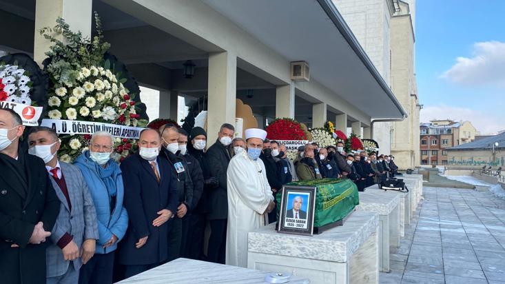 İş insanı Sadettin Saranın babası son yolculuğuna uğurlandı