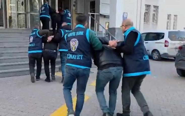 Kayseri’de trafikte yol verme kavgası kamerada: 3 gözaltı