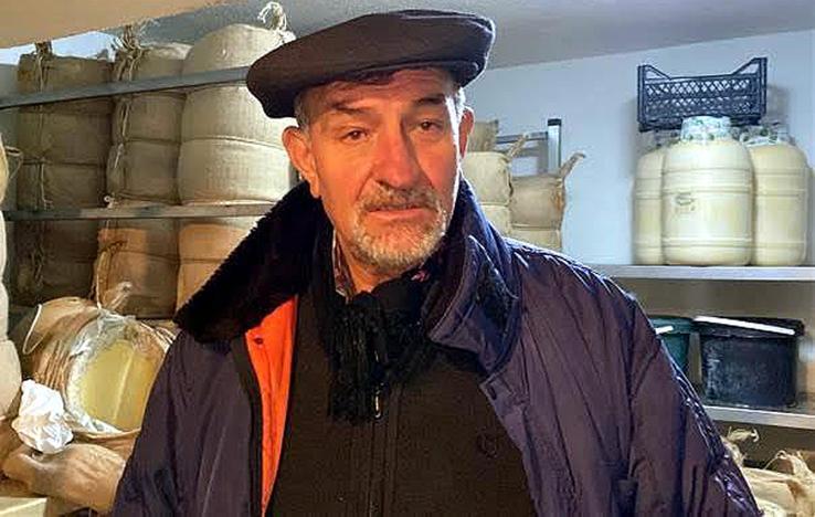 Hemşirelik öğrencileri, sağlık taramasından geçirdikleri köylülerle halay çekti