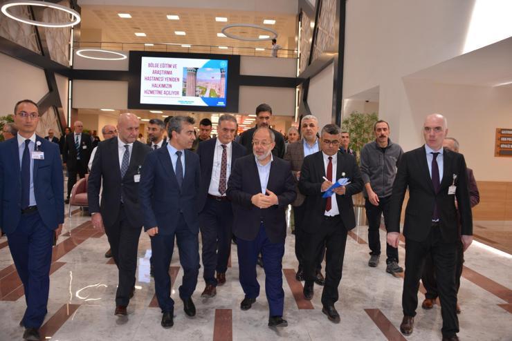 Eski Sağlık Bakanı Akdağ: İzolatörlü hastane sayısı 40a ulaştı