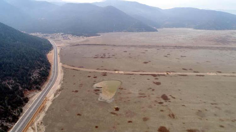 YÖREDEKİ BİRÇOK GÖL KURUDU