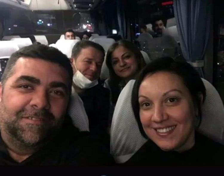 EŞİ VE OĞLU YAN YANA SAF TUTTU