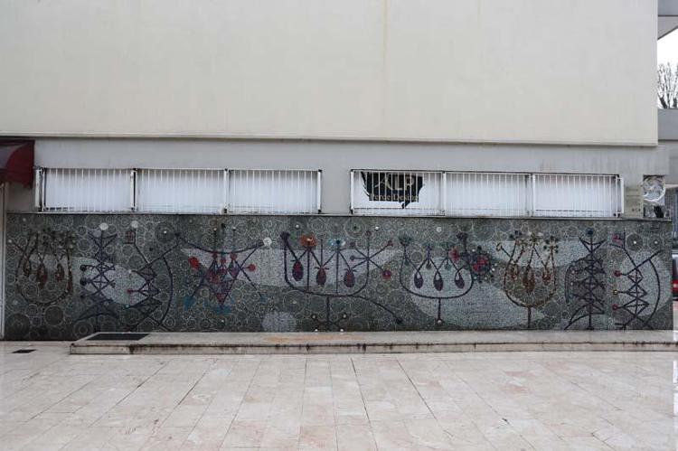 YIPRANMALAR ELEŞTİRİ KONUSUYDU