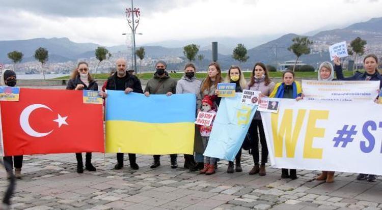 İZMİRLİ UKRAYNALILARDAN SAVAŞI DURDURUN EYLEMİ