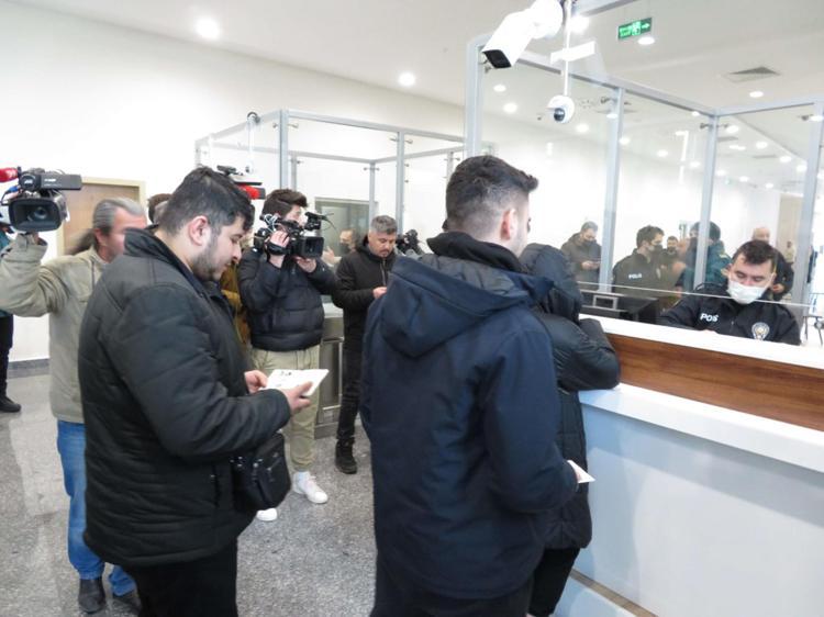 GELENLERİN ÇOĞUNLUĞU ÖĞRENCİ