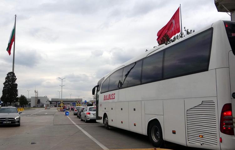 ROMANYA-BULGARİSTAN SINIRINDA GEÇİŞLER SORUNSUZ DEVAM EDİYOR